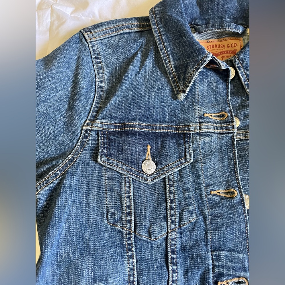 ⭐️Host Pick⭐️ Levi’s Classic Denim Trucker Jacket Slim fit Women’s Small NWOT - Picture 7 of 16